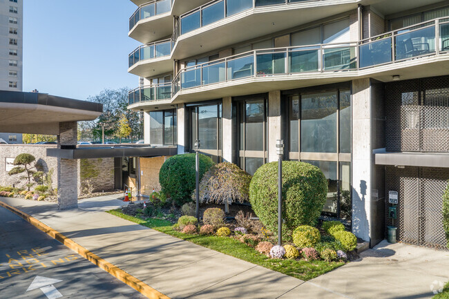 Entrance - The Pembroke at Fort Lee