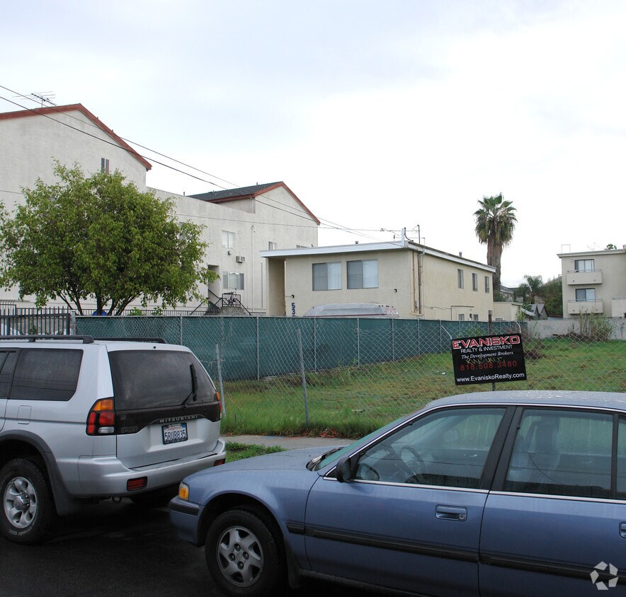 property enclosed by gate. Was able to get a clear primary but, not alt. - 5302 Denny Ave