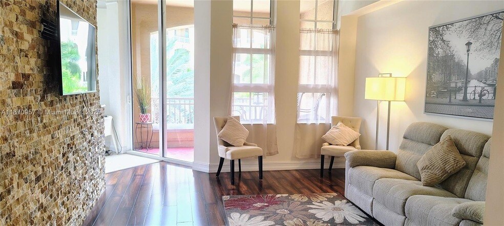 Foto principal - 3001 NE 185th St