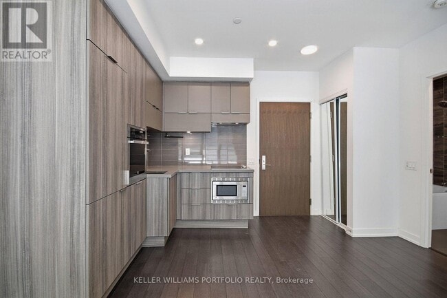 Building Photo - 39 Roehampton Ave