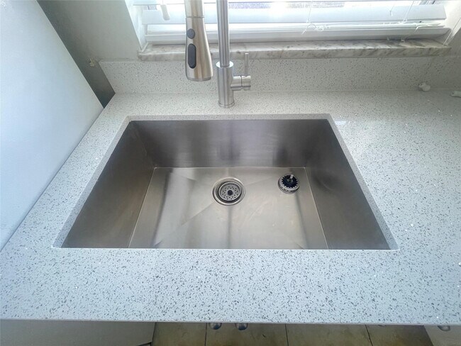 Foto del edificio - 8010 SW 7th St