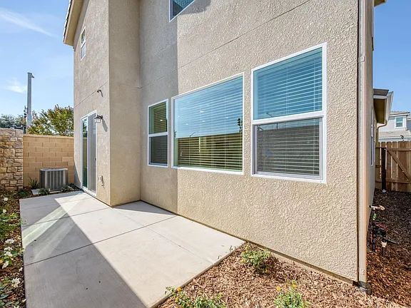 Foto del edificio - NEW! Modern, Wilson Home. 3 bedrooms / 2.5-bathroom single-family home in a quiet gated community...