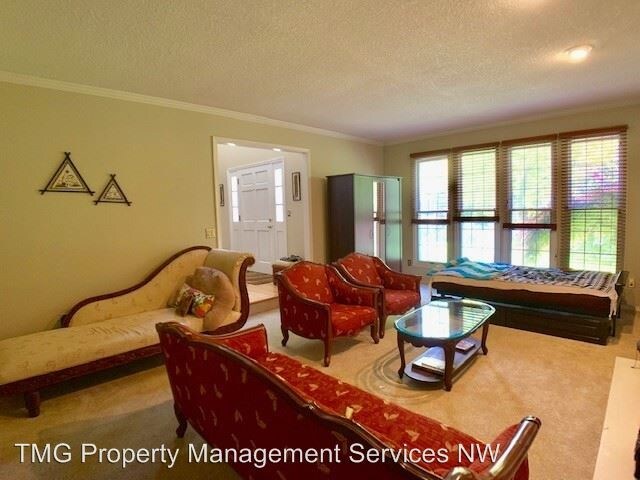 Building Photo - 3 br, 2.5 bath House - 5675 Victoria Court