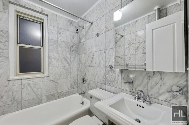 Foto del edificio - EAST 10 STREET