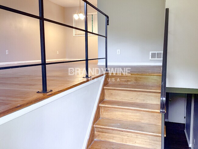 Foto del edificio - AVAILABLE NOW!! One month FREE RENT