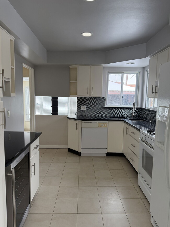 Building Photo - 33042 Slocum Dr