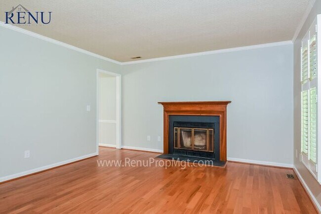 Building Photo - Available Now! ***$0 APPLICATION FEE***