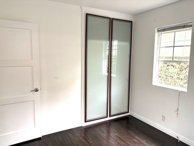 Building Photo - 2304 Voorhees Ave