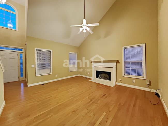 Building Photo - 455 Hearthstone Way
