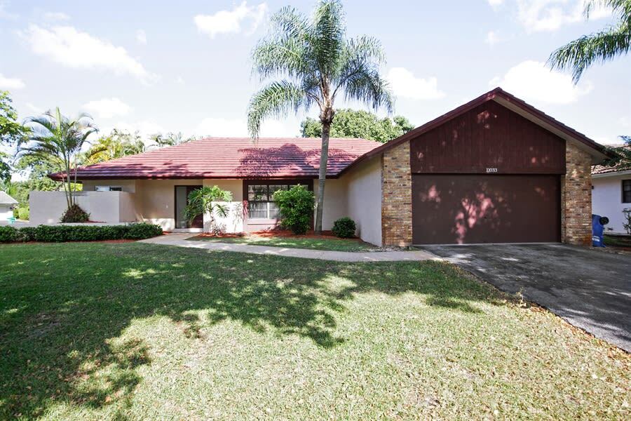 Foto principal - 11033 NW 2nd St