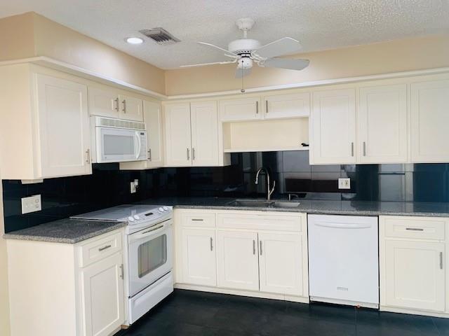 Foto del edificio - 5230 Woodlawn Pl