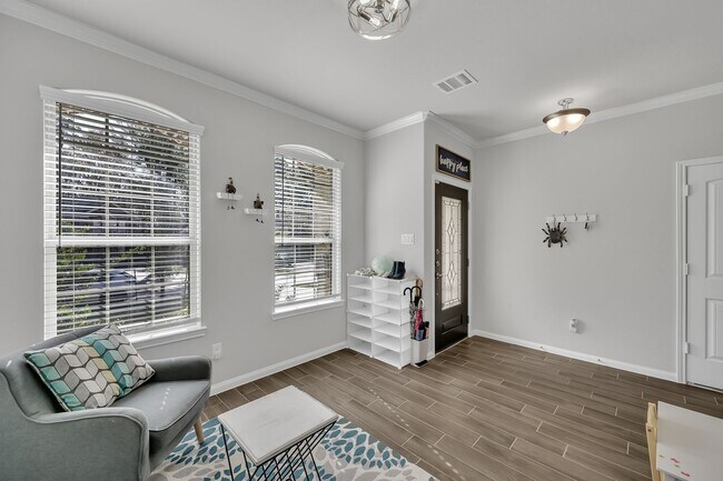 Building Photo - Fully furnished 4-bed in Del Lago