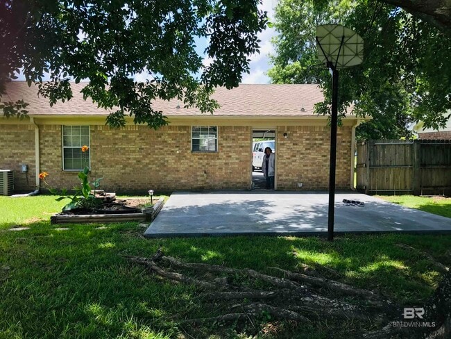 Building Photo - 20 Magnolia Cir