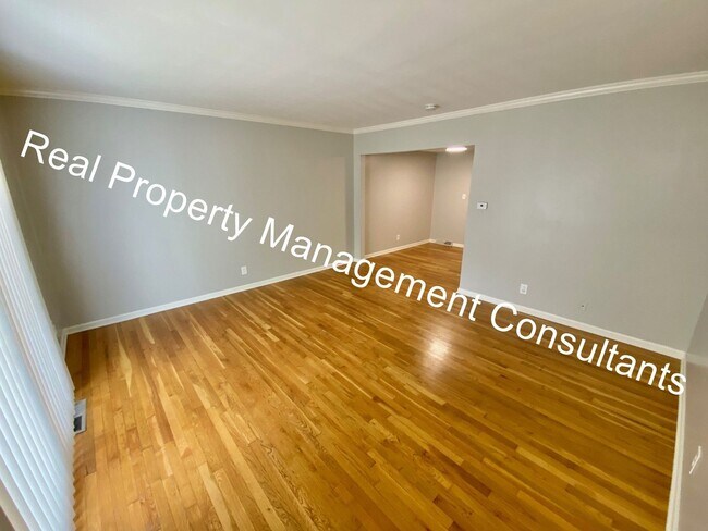 Building Photo - Kansas City midtown living 1 bed 1 bath home for rent!