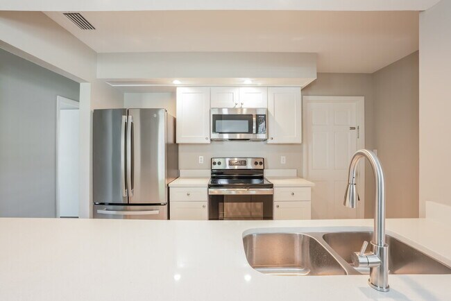 Foto del edificio - 1355 Five Iron Dr