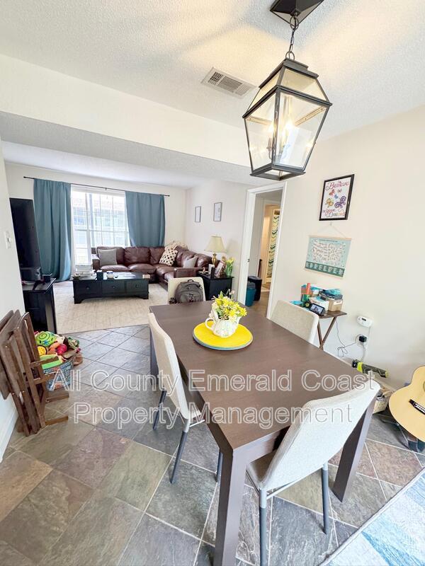 Foto del edificio - 105 Country Club Dr