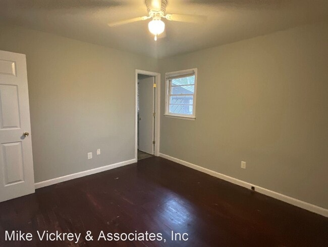Building Photo - 3 br, 1.5 bath House - 2845 Wells Drive