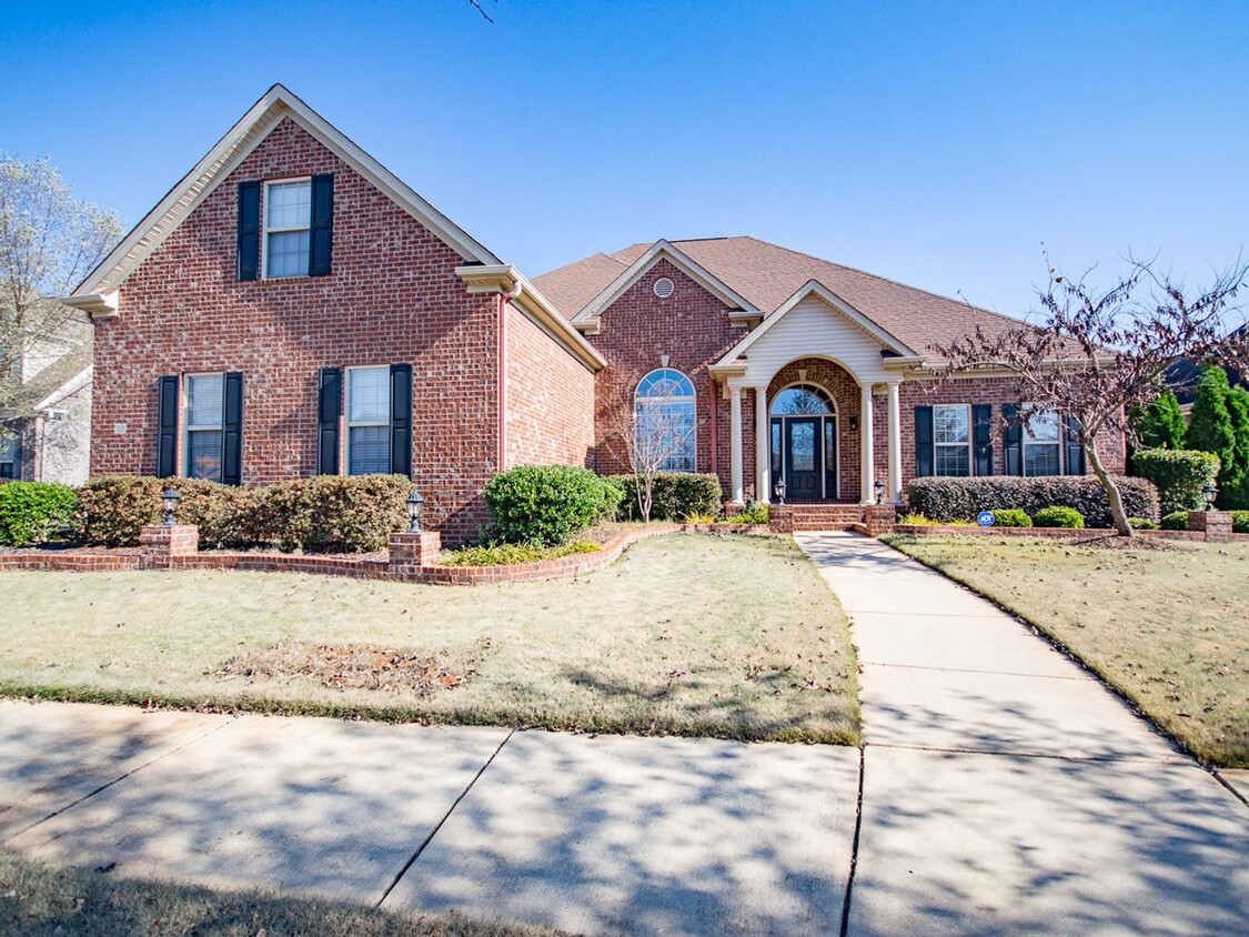 Primary Photo - Lake Forest Subdivision. Enjoy all the ame...