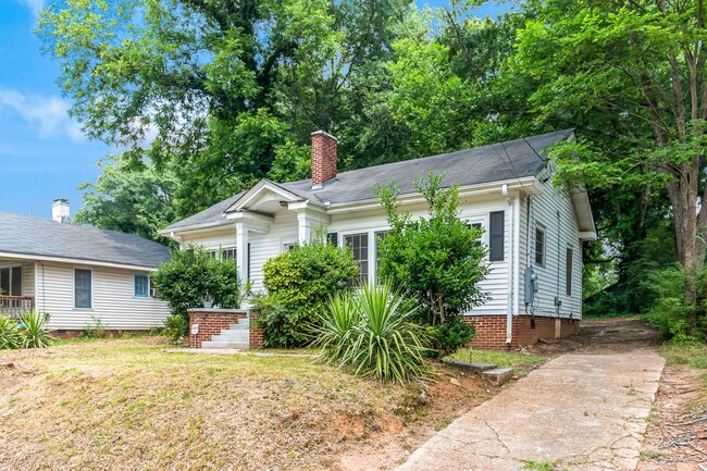 Building Photo - 3 Bedroom 2 Bath Westside Beltline Home