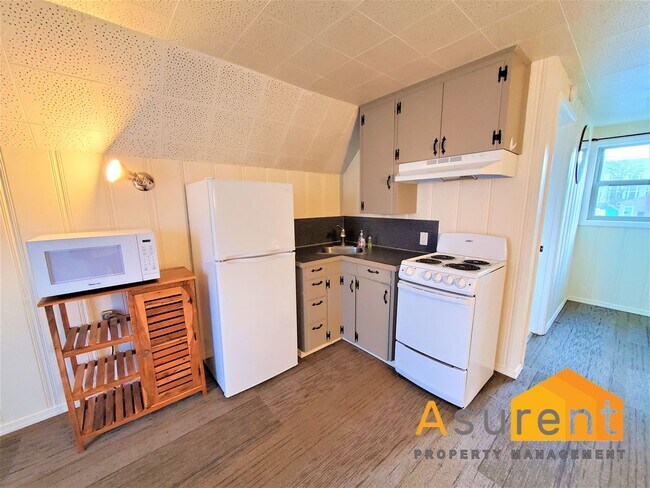 Building Photo - Great Studio Available Soon!
