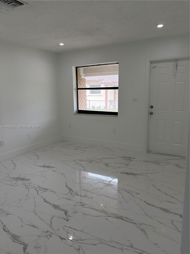 Foto del edificio - 6172 SW 44th St