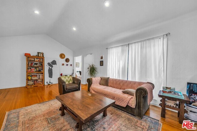 Foto del edificio - 6249 Del Valle Dr