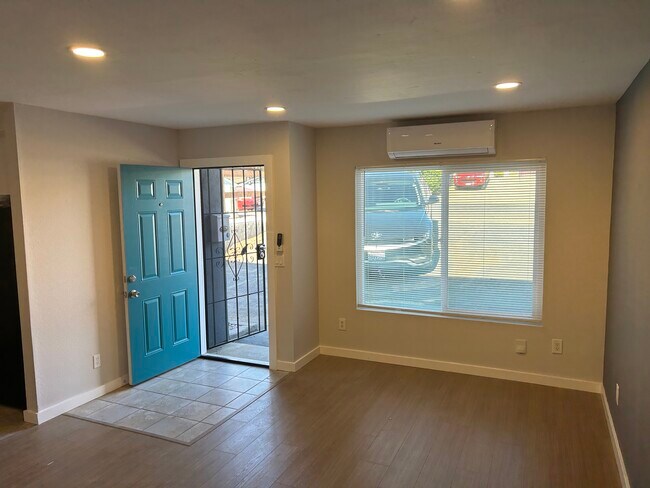 Building Photo - 2503 Glebe Rd