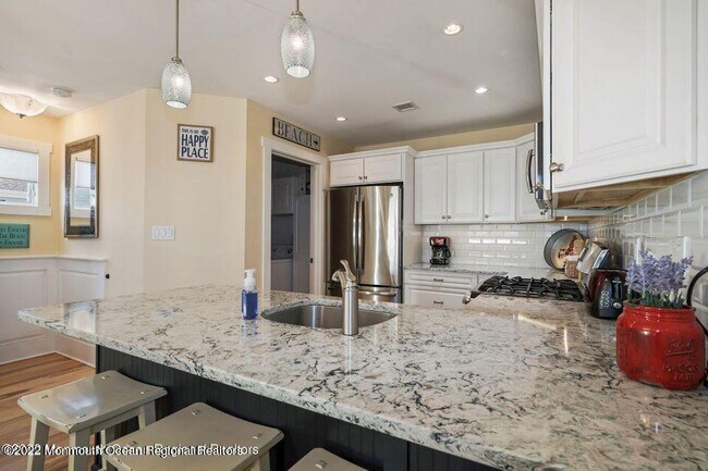 Foto del edificio - 369 W 8th St