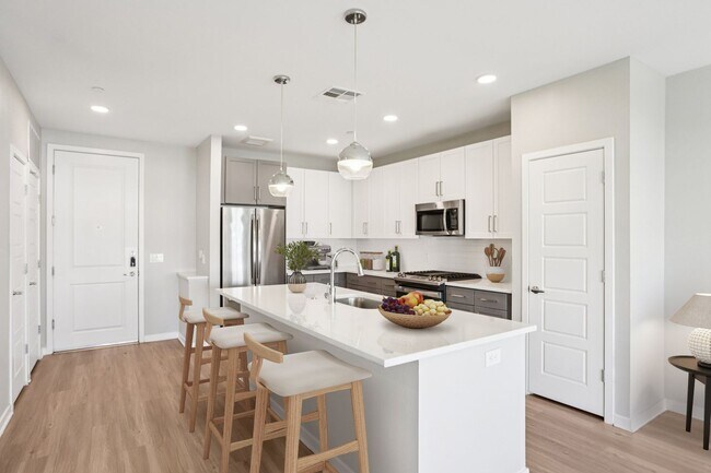 Interior Photo - Onyx North Central