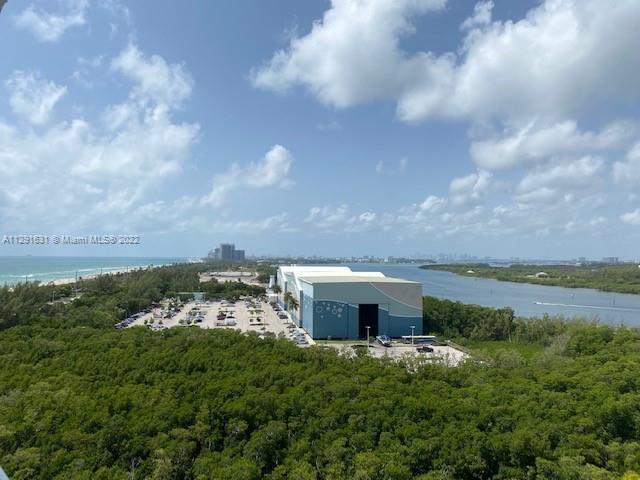 Foto del edificio - 100 Bayview Dr