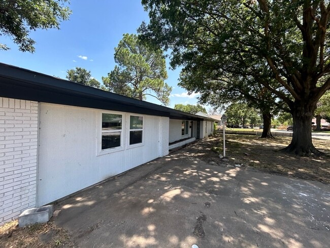 Building Photo - Location....Location....Location....