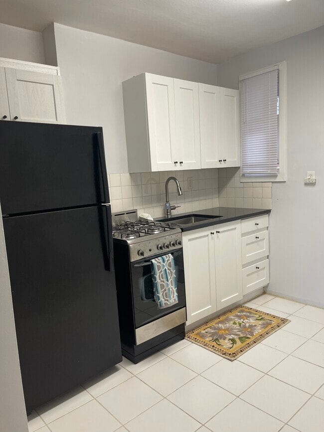 Building Photo - 700 Summer St