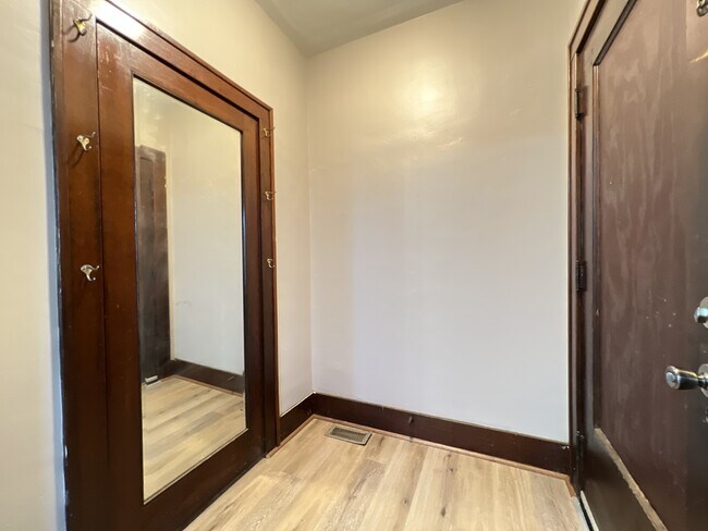 Foto del edificio - 2501 Central Ave