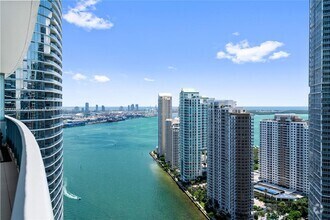 Building Photo - 200 Biscayne Blvd Way