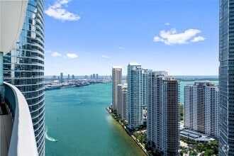Building Photo - 200 Biscayne Blvd Way