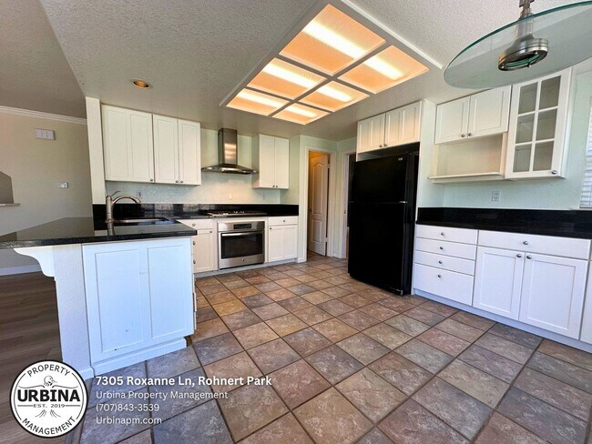 Building Photo - Beautifully Updated 4-Bedroom Home in Prim...