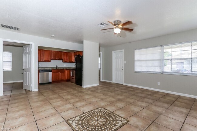 Building Photo - 4 br, 2 bath House - 950 York Street