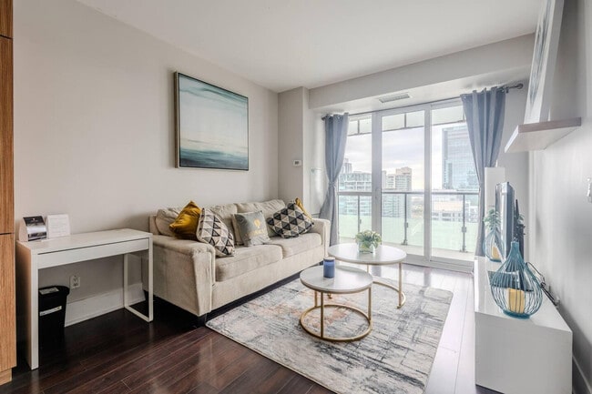 Building Photo - 299 Front St W