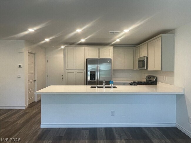 Foto del edificio - 10714 Burton Grove Ave