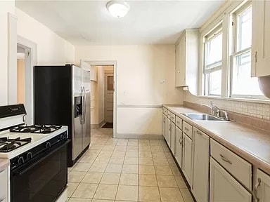 Building Photo - 2210 W 101st St