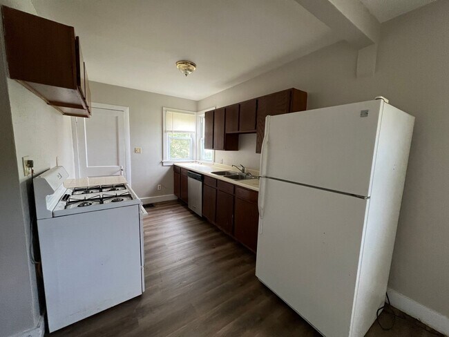 Foto del edificio - 2 bedroom / 1 bathroom Home with detached ...