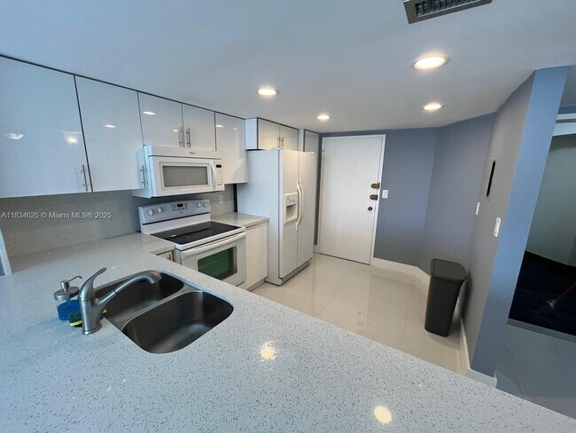 Foto del edificio - 1351 NE Miami Gardens Dr