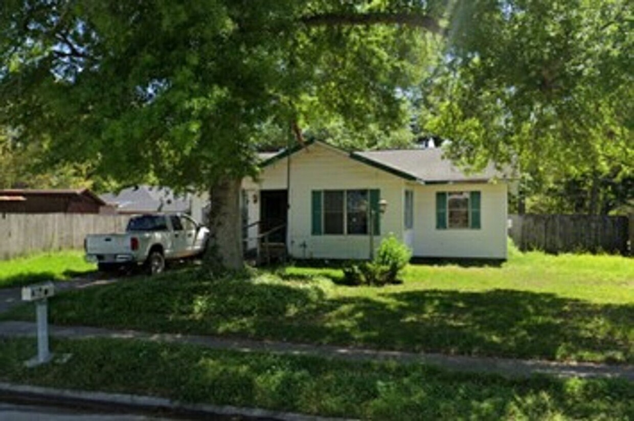 Foto principal - 203 Camellia Ave