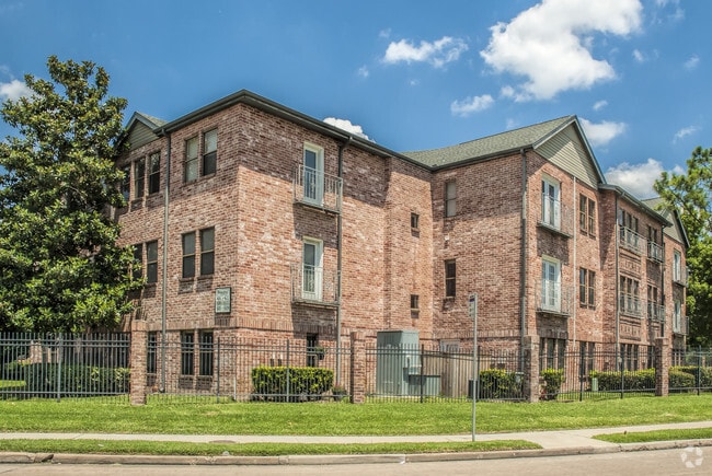 Building Photo - Tarrytowne Estates
