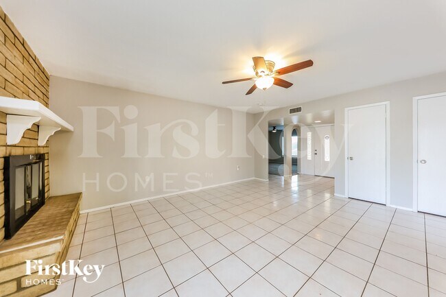 Foto del edificio - 4826 W Paradise Ln