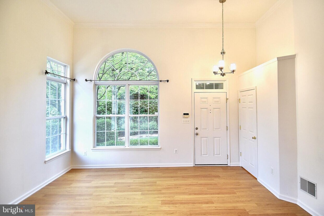 Primary Photo - 12065 Trumbull Way