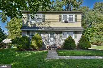 Building Photo - 576 Meadowbrook Ave
