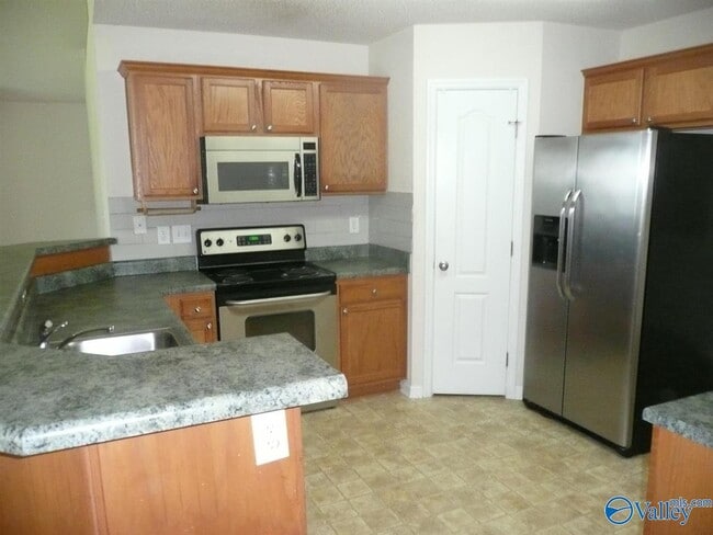 Building Photo - 103 Zeona Ct SW