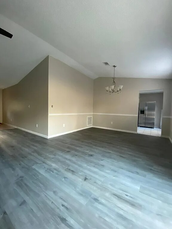 Foto del edificio - 1357 Lawndale Rd