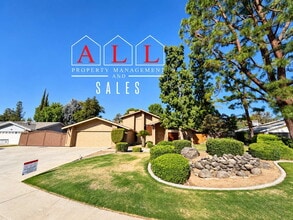 Building Photo - 8009 Dos Rios Way